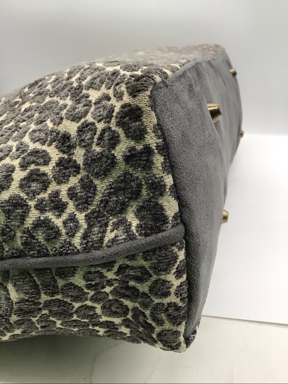 Atenti Weekend Overnight Gray Leopard Print Bag - Picture 10 of 10